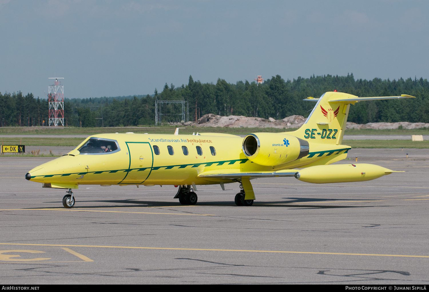 Aircraft Photo of SE-DZZ | Gates Learjet 35A | Scandinavian Air Ambulance - SAA | AirHistory.net #221135