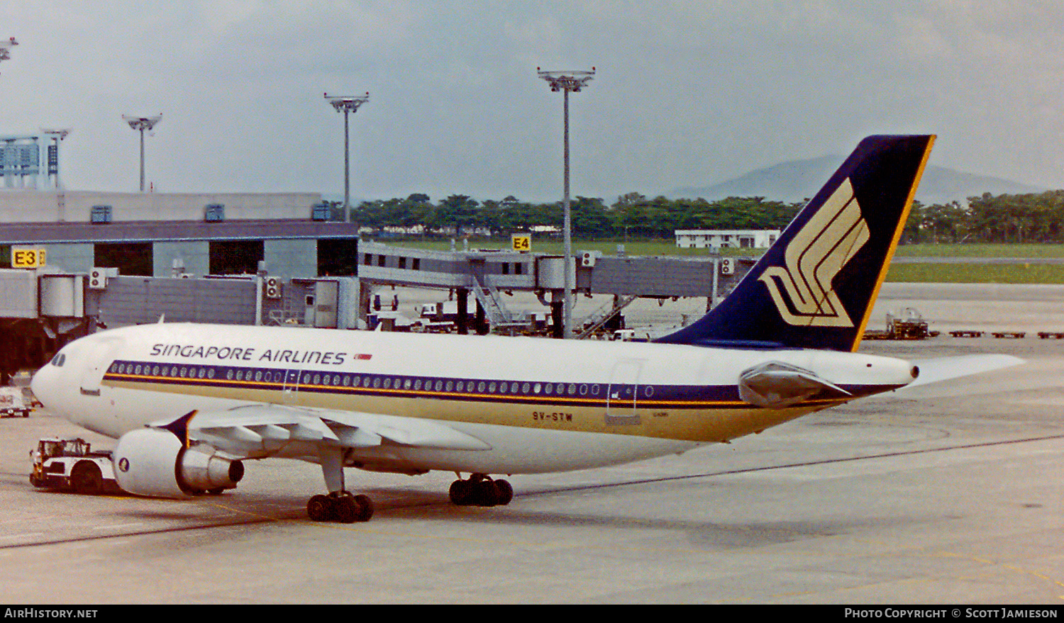 Aircraft Photo of 9V-STW | Airbus A310-324 | Singapore Airlines | AirHistory.net #221209