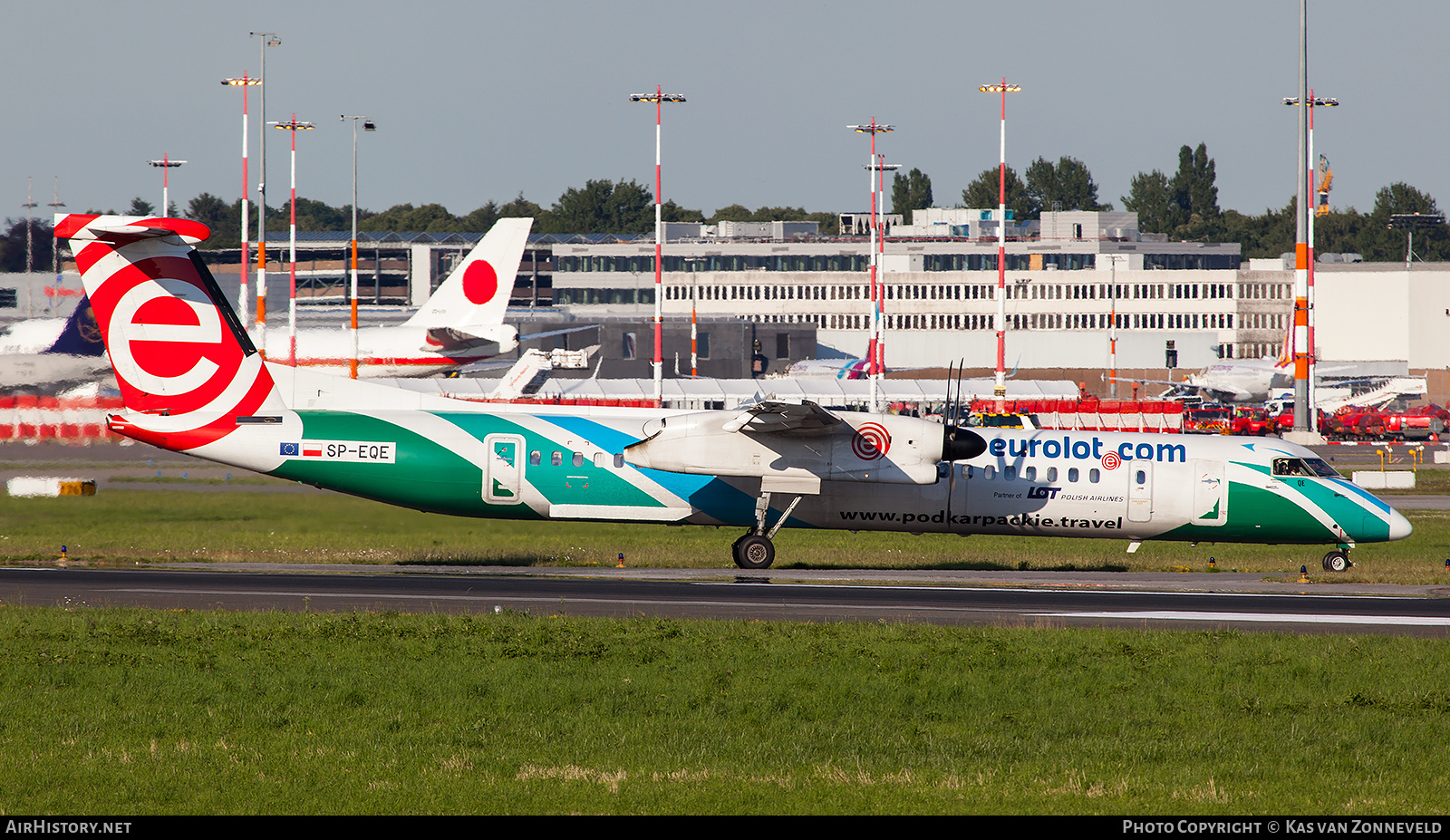 Aircraft Photo of SP-EQE | Bombardier DHC-8-402 Dash 8 | EuroLOT | AirHistory.net #221354