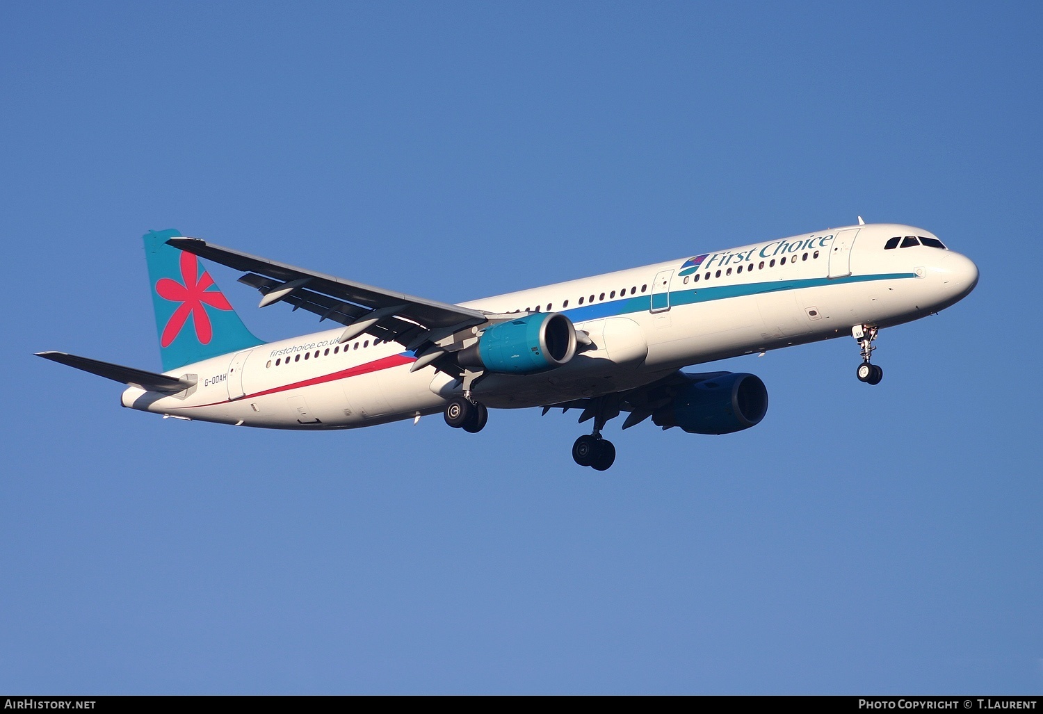 Aircraft Photo of G-OOAH | Airbus A321-211 | First Choice Airways | AirHistory.net #221449