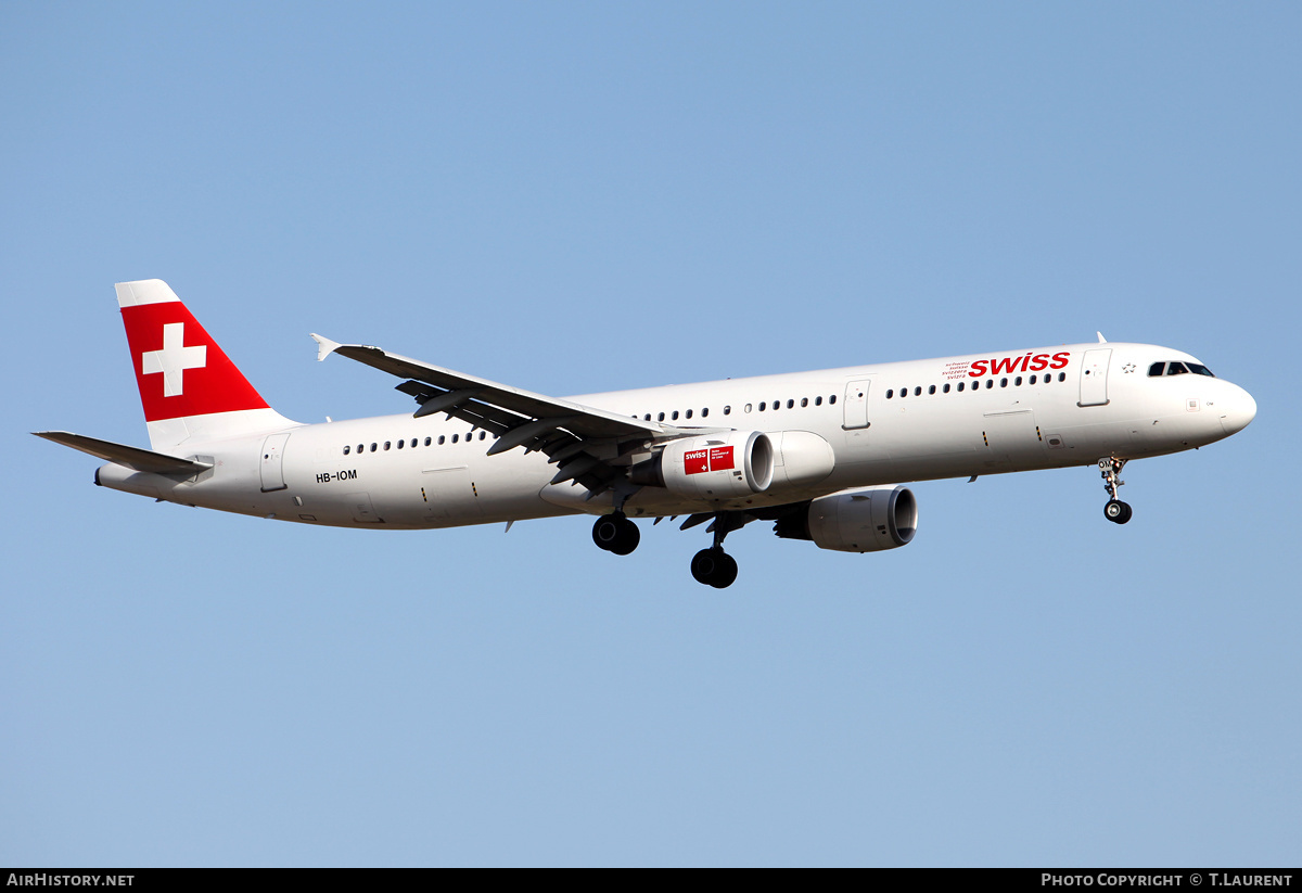 Aircraft Photo of HB-IOM | Airbus A321-212 | Swiss International Air Lines | AirHistory.net #221499