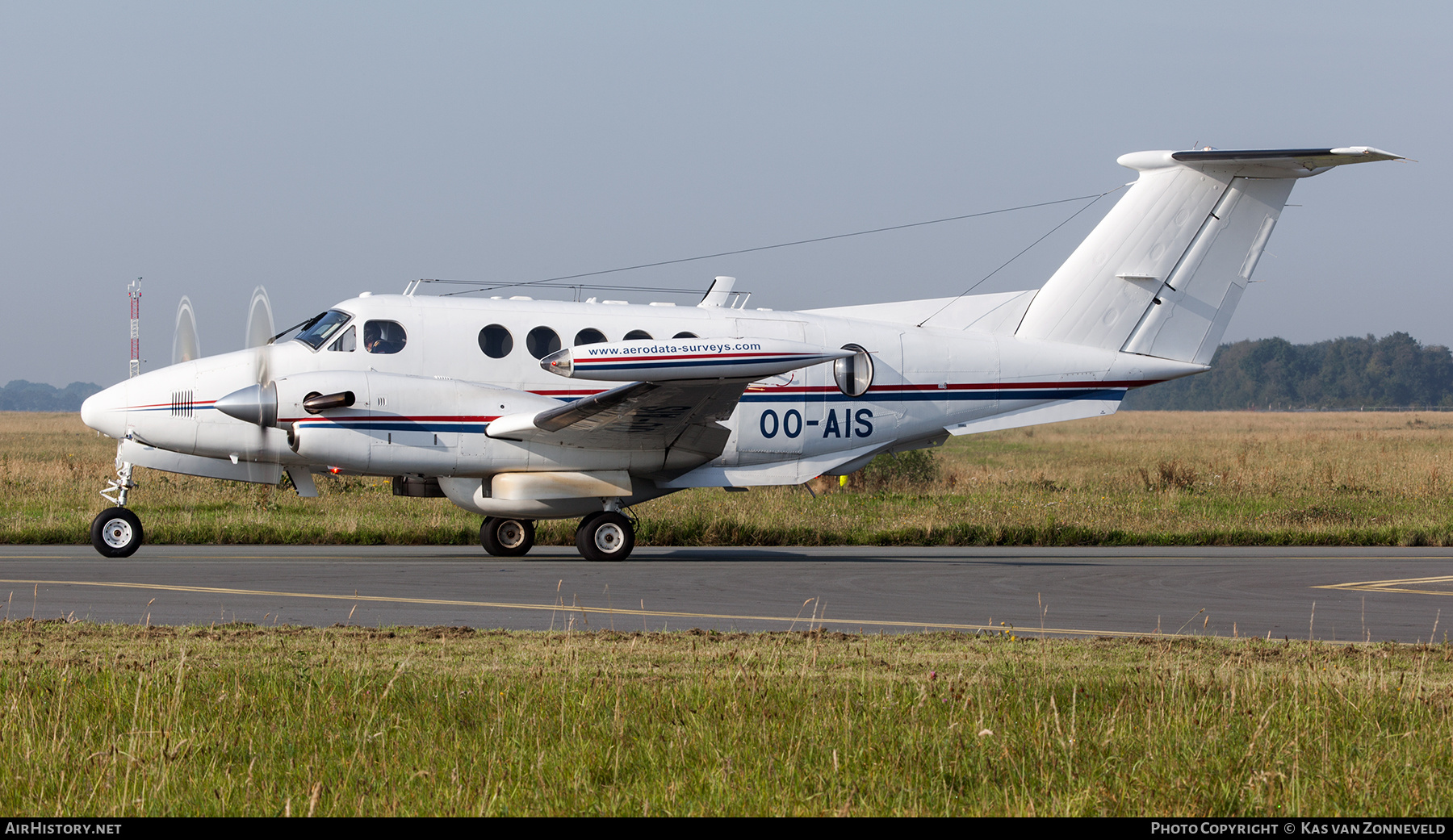 Aircraft Photo of OO-AIS | Beech B200T Super King Air | Aerodata Surveys | AirHistory.net #221614