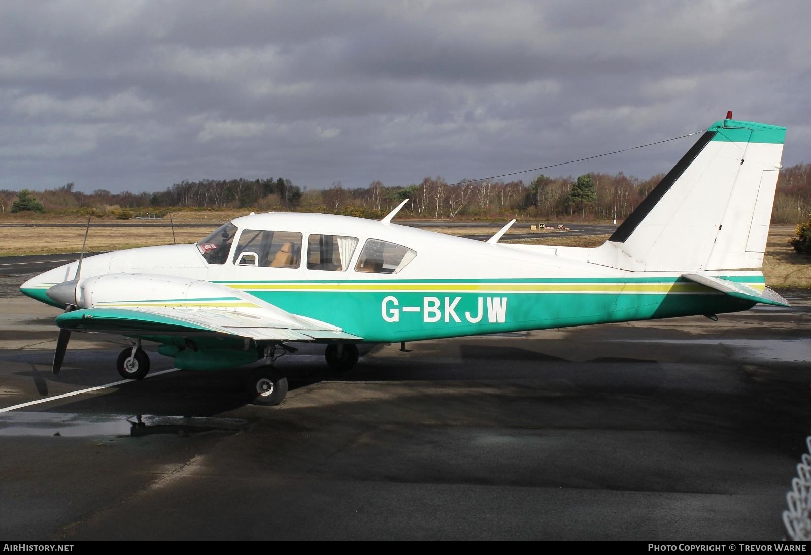 Aircraft Photo of G-BKJW | Piper PA-23-250 Aztec E | AirHistory.net #221751