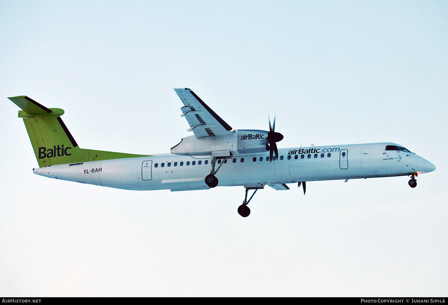 Aircraft Photo of YL-BAH | Bombardier DHC-8-402 Dash 8 | AirBaltic | AirHistory.net #221895