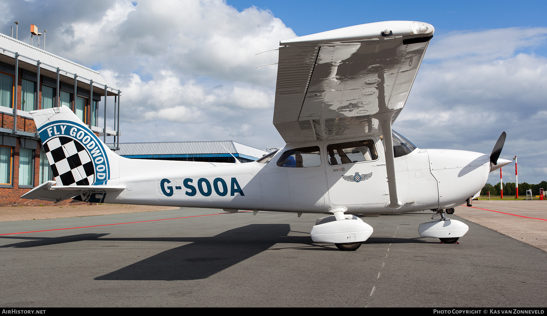 Aircraft Photo of G-SOOA | Cessna 172S Skyhawk SP | Fly Goodwood | AirHistory.net #222055
