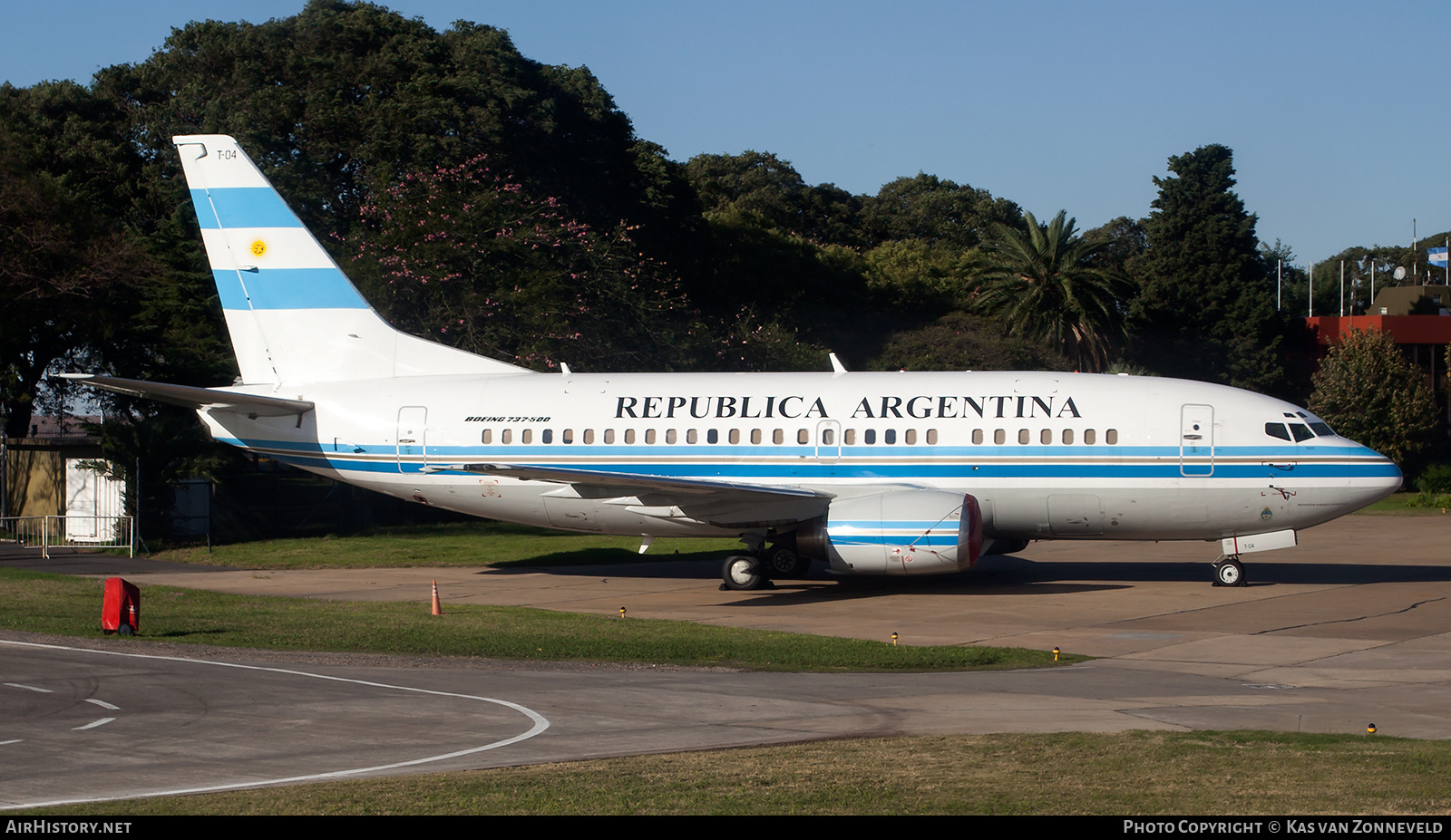 Aircraft Photo of T-04 | Boeing 737-5H6 | Argentina - Air Force | AirHistory.net #222065