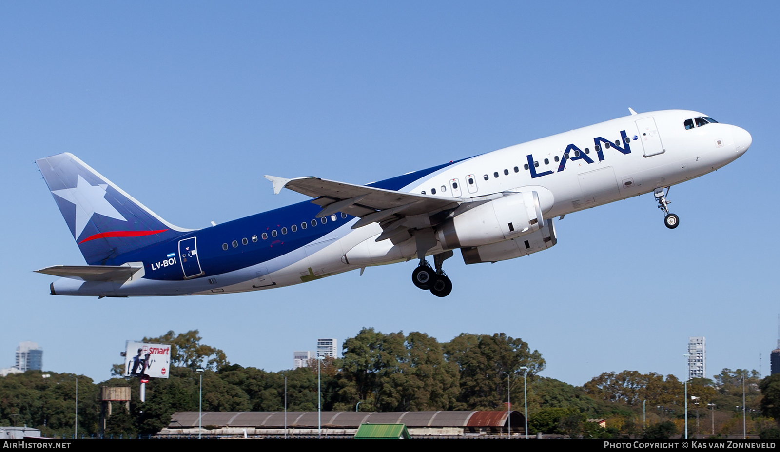 Aircraft Photo of LV-BOI | Airbus A320-233 | LAN Airlines - Línea Aérea Nacional | AirHistory.net #222336