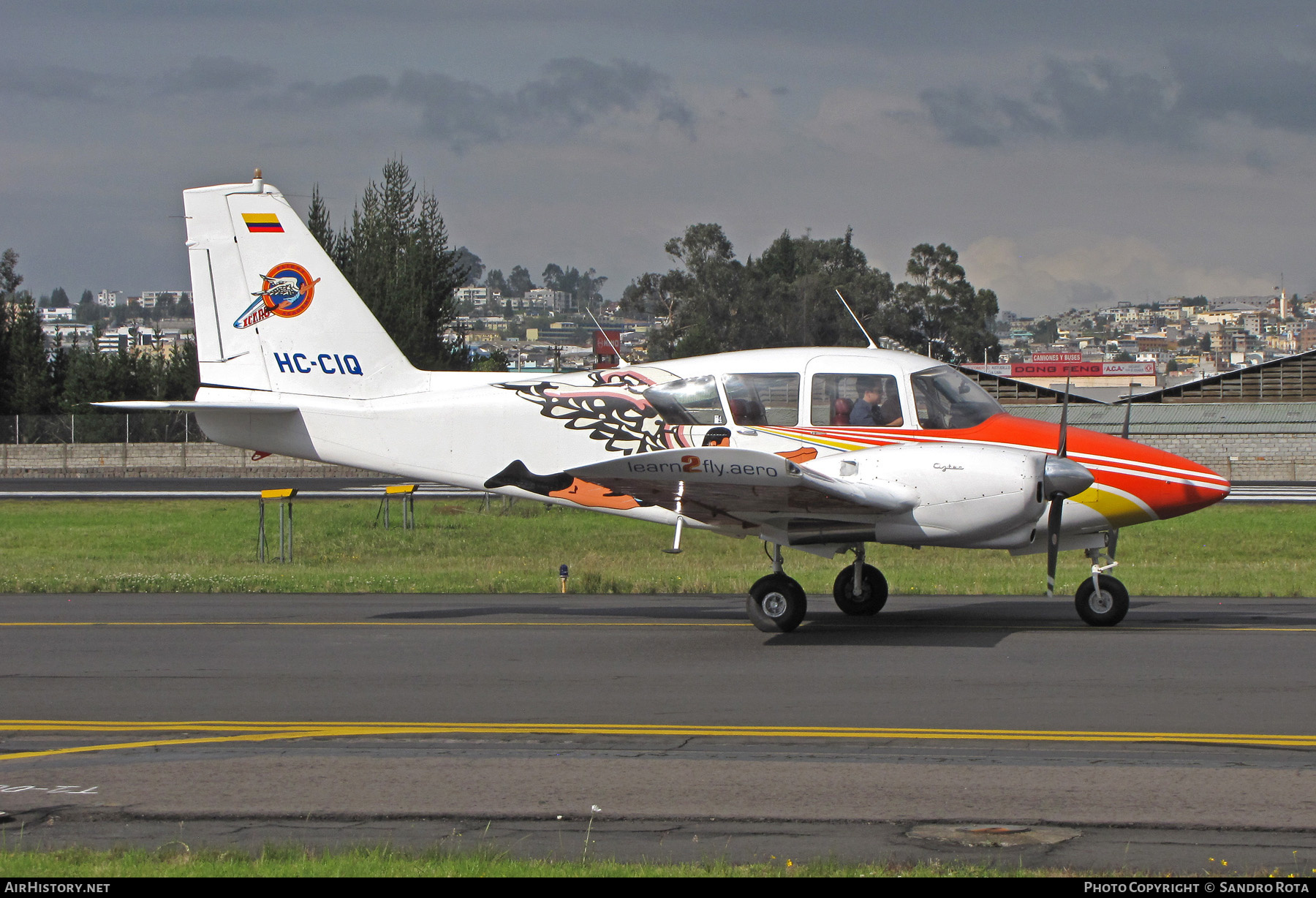 Aircraft Photo of HC-CIQ | Piper PA-23-250 Aztec | Ícaro Flight Academy | AirHistory.net #222657