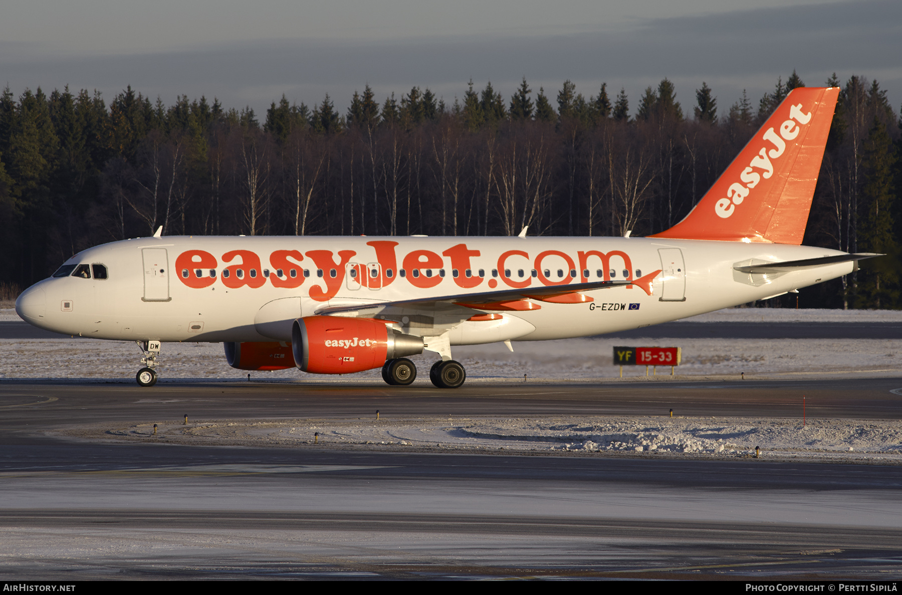 Aircraft Photo of G-EZDW | Airbus A319-111 | EasyJet | AirHistory.net #222667