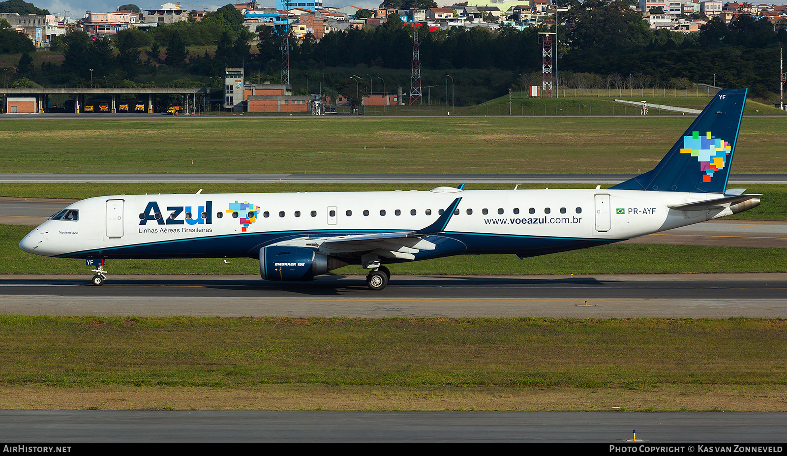Aircraft Photo of PR-AYF | Embraer 195LR (ERJ-190-200LR) | Azul Linhas Aéreas Brasileiras | AirHistory.net #222936