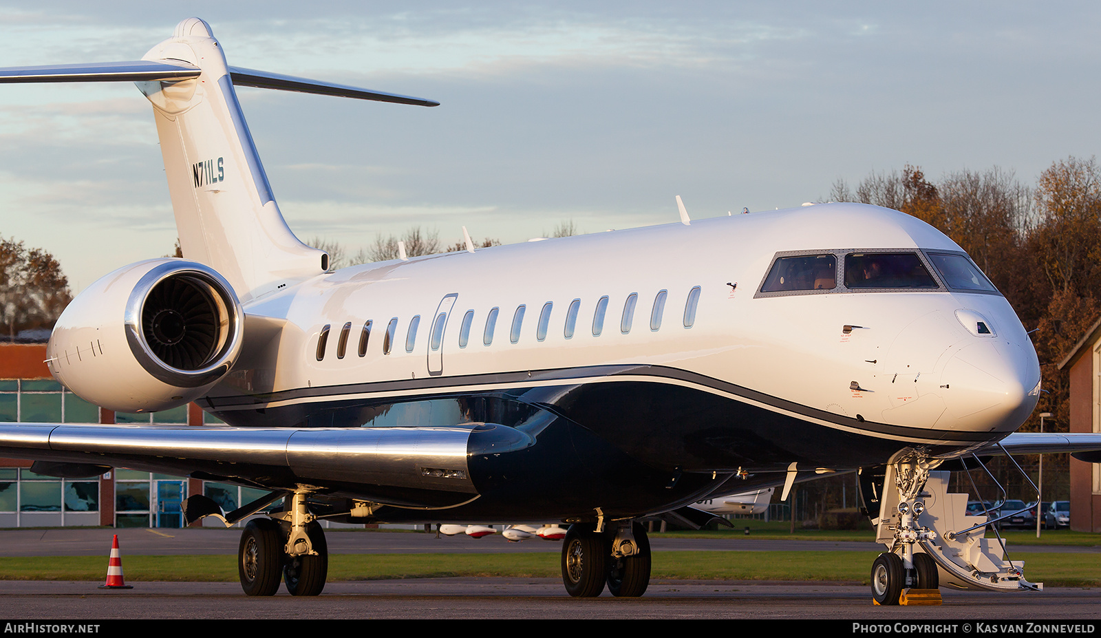 Aircraft Photo of N711LS | Bombardier Global 6000 (BD-700-1A10) | AirHistory.net #222994