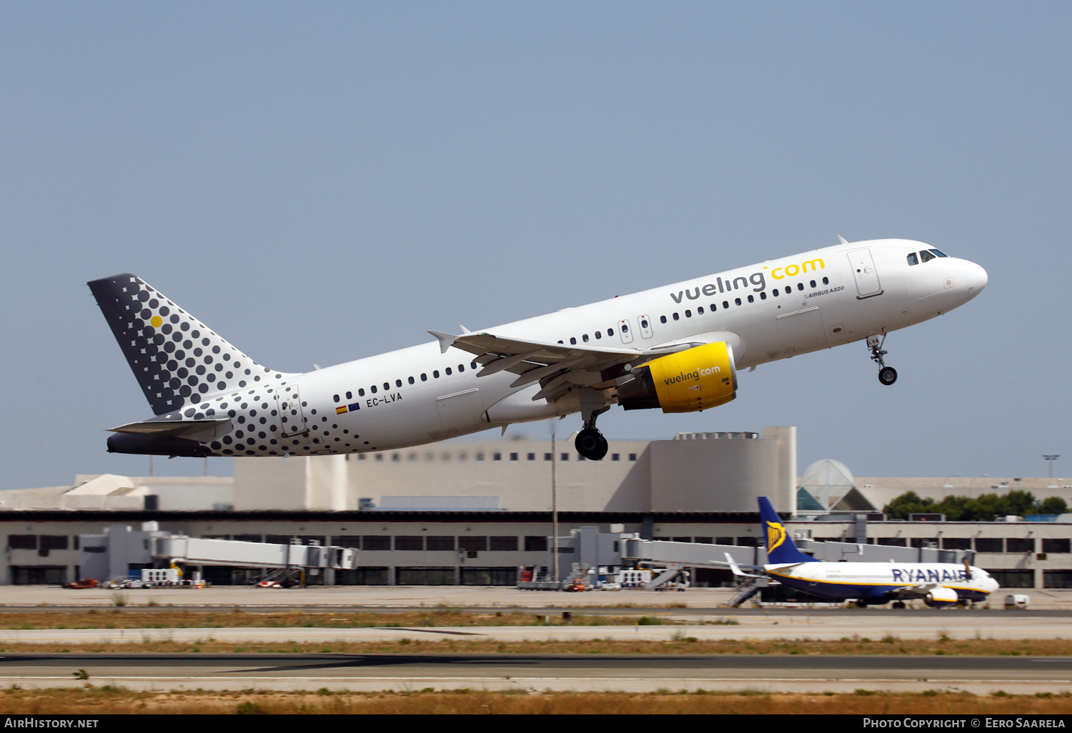 Aircraft Photo of EC-LVA | Airbus A320-214 | Vueling Airlines | AirHistory.net #223020
