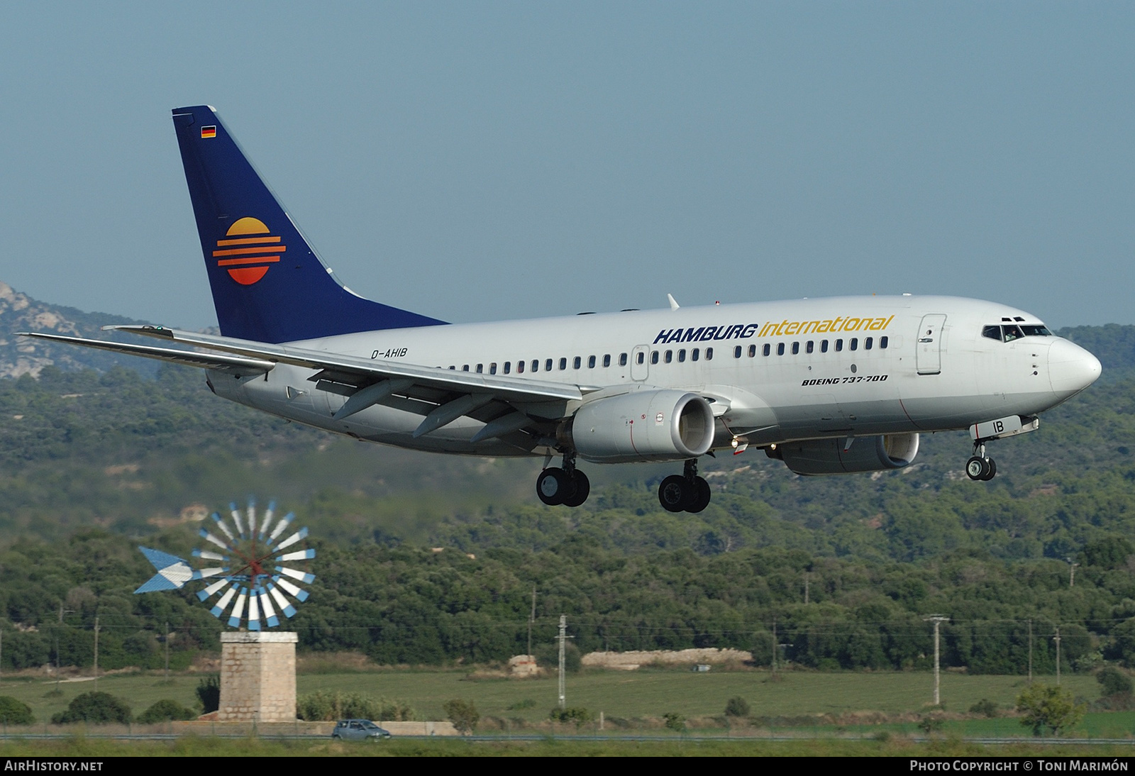 Aircraft Photo of D-AHIB | Boeing 737-73S | Hamburg International | AirHistory.net #223285