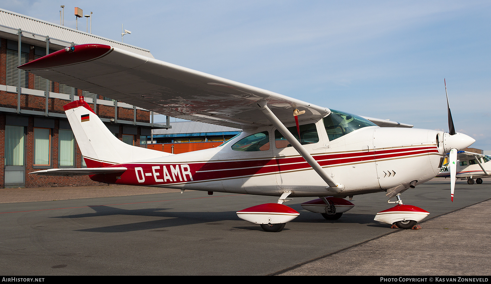 Aircraft Photo of D-EAMR | Cessna 182J Skylane | AirHistory.net #223328