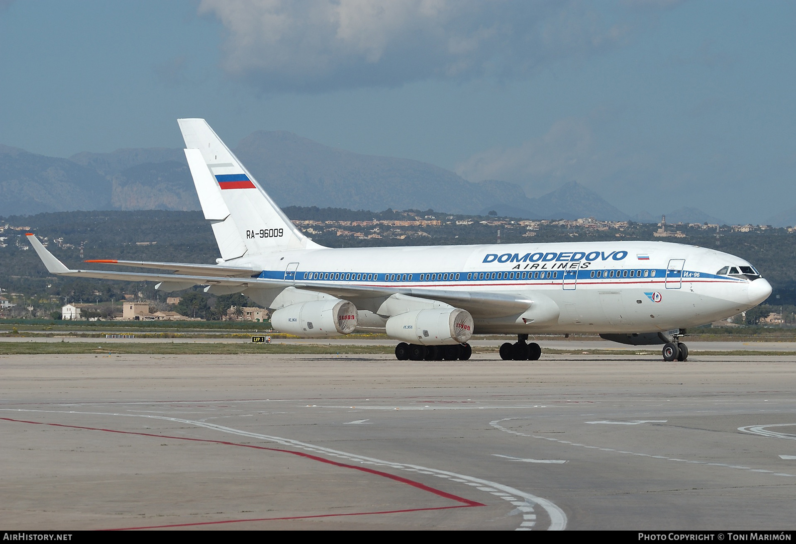Aircraft Photo of RA-96009 | Ilyushin Il-96-300 | Domodedovo Airlines | AirHistory.net #223585