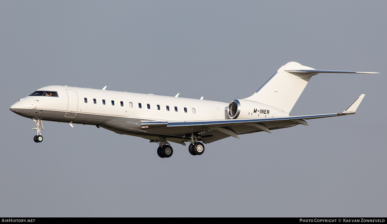Aircraft Photo of M-INER | Bombardier Global 6000 (BD-700-1A10) | AirHistory.net #223646