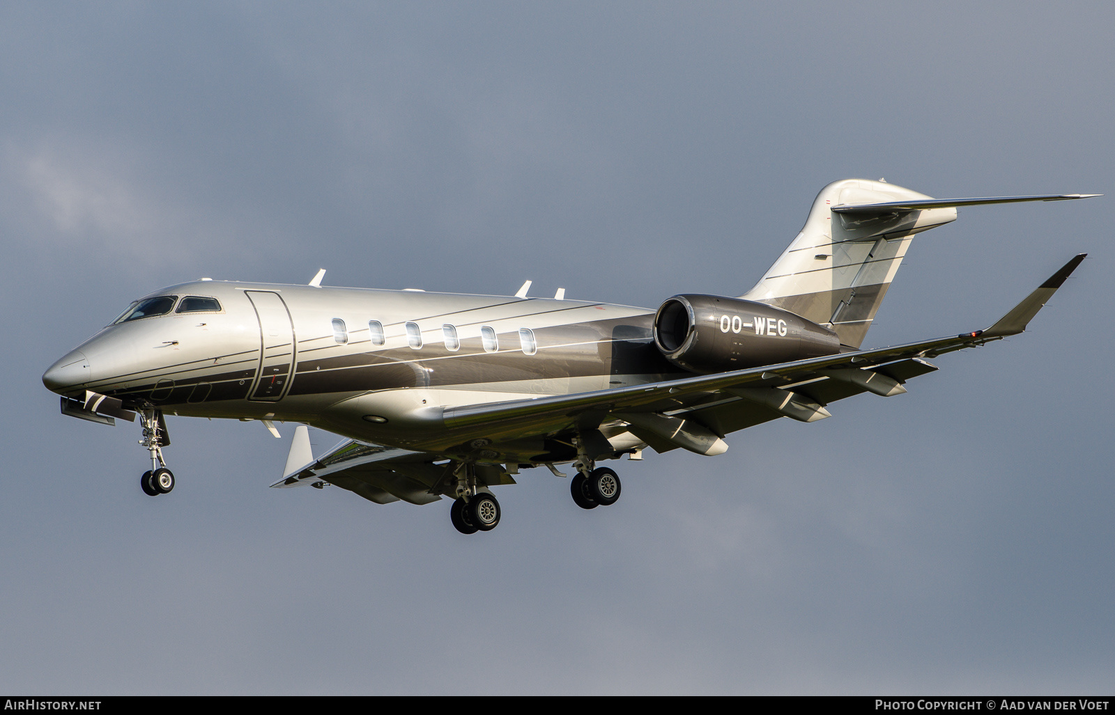 Aircraft Photo of OO-WEG | Bombardier Challenger 350 (BD-100-1A10) | AirHistory.net #223891