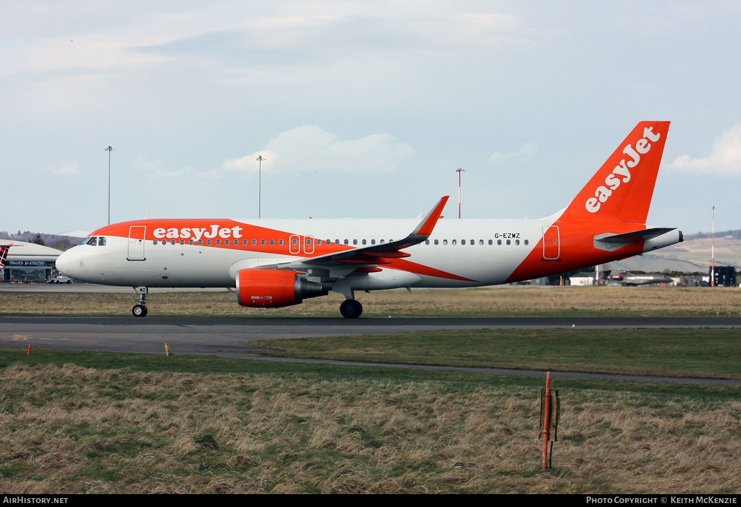 Aircraft Photo of G-EZWZ | Airbus A320-214 | EasyJet | AirHistory.net #224088