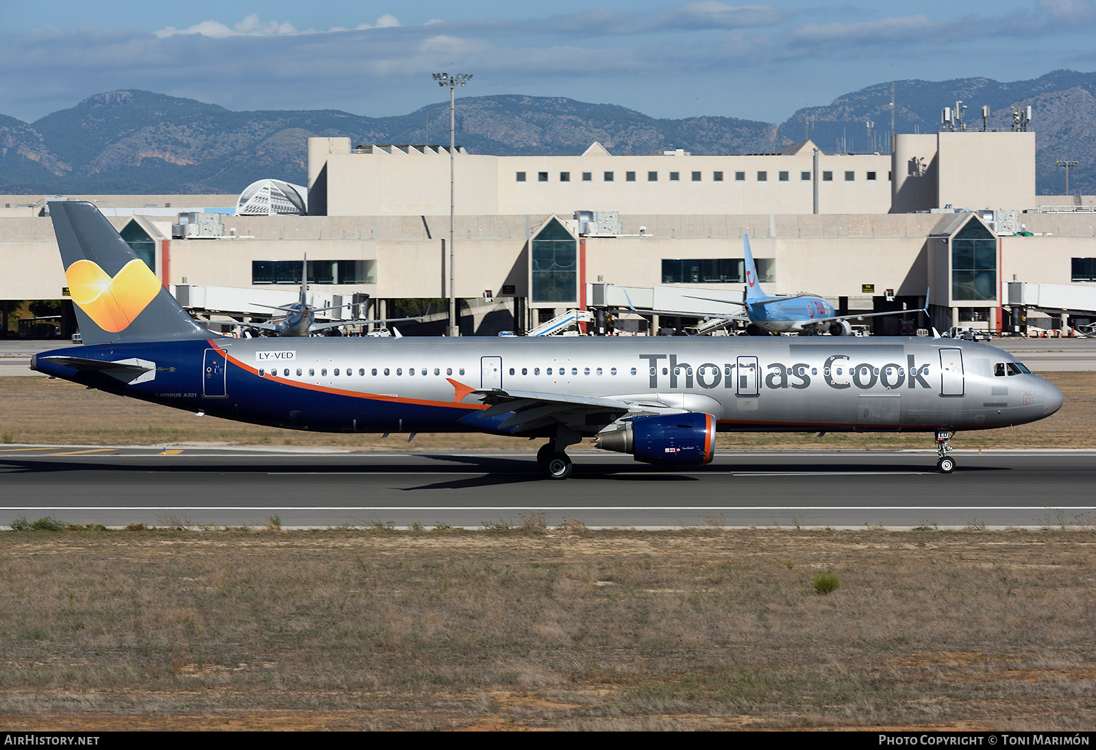 Aircraft Photo of LY-VED | Airbus A321-211 | Thomas Cook Airlines | AirHistory.net #224243