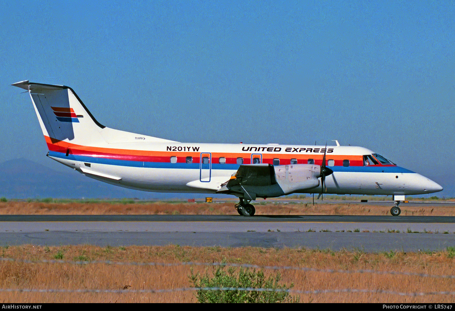 Aircraft Photo of N201YW | Embraer EMB-120RT Brasilia | United Express | AirHistory.net #224696