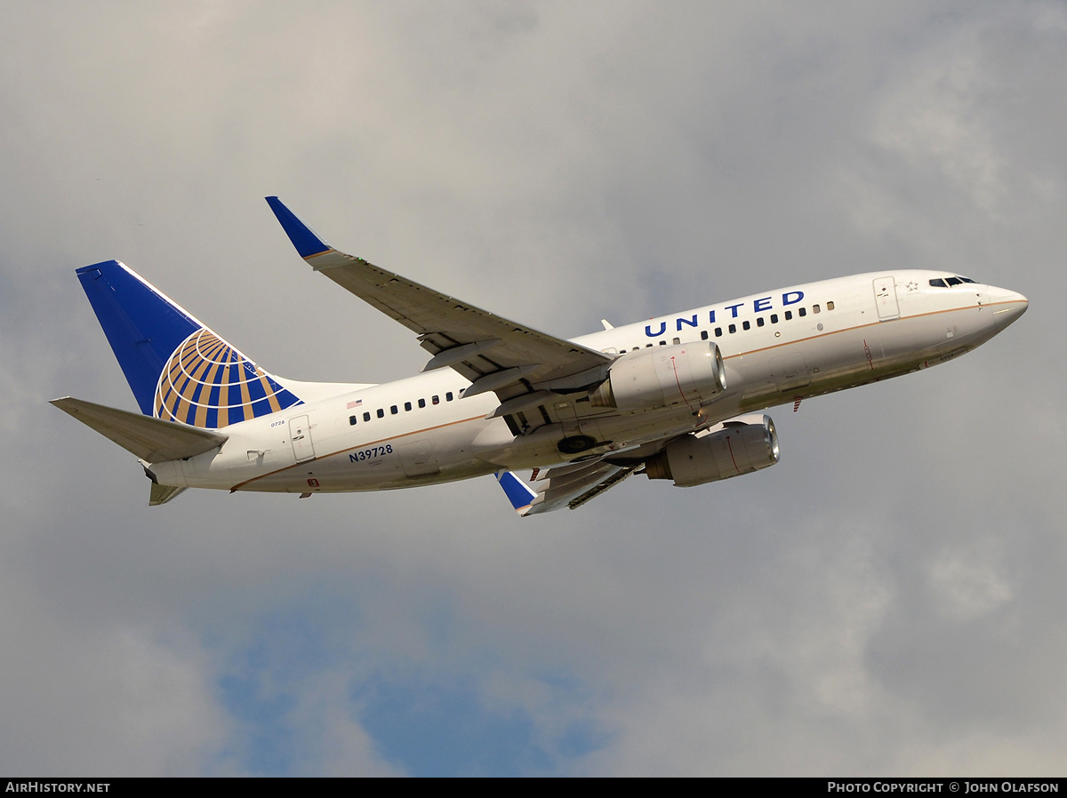 Aircraft Photo of N39728 | Boeing 737-724 | United Airlines | AirHistory.net #224801