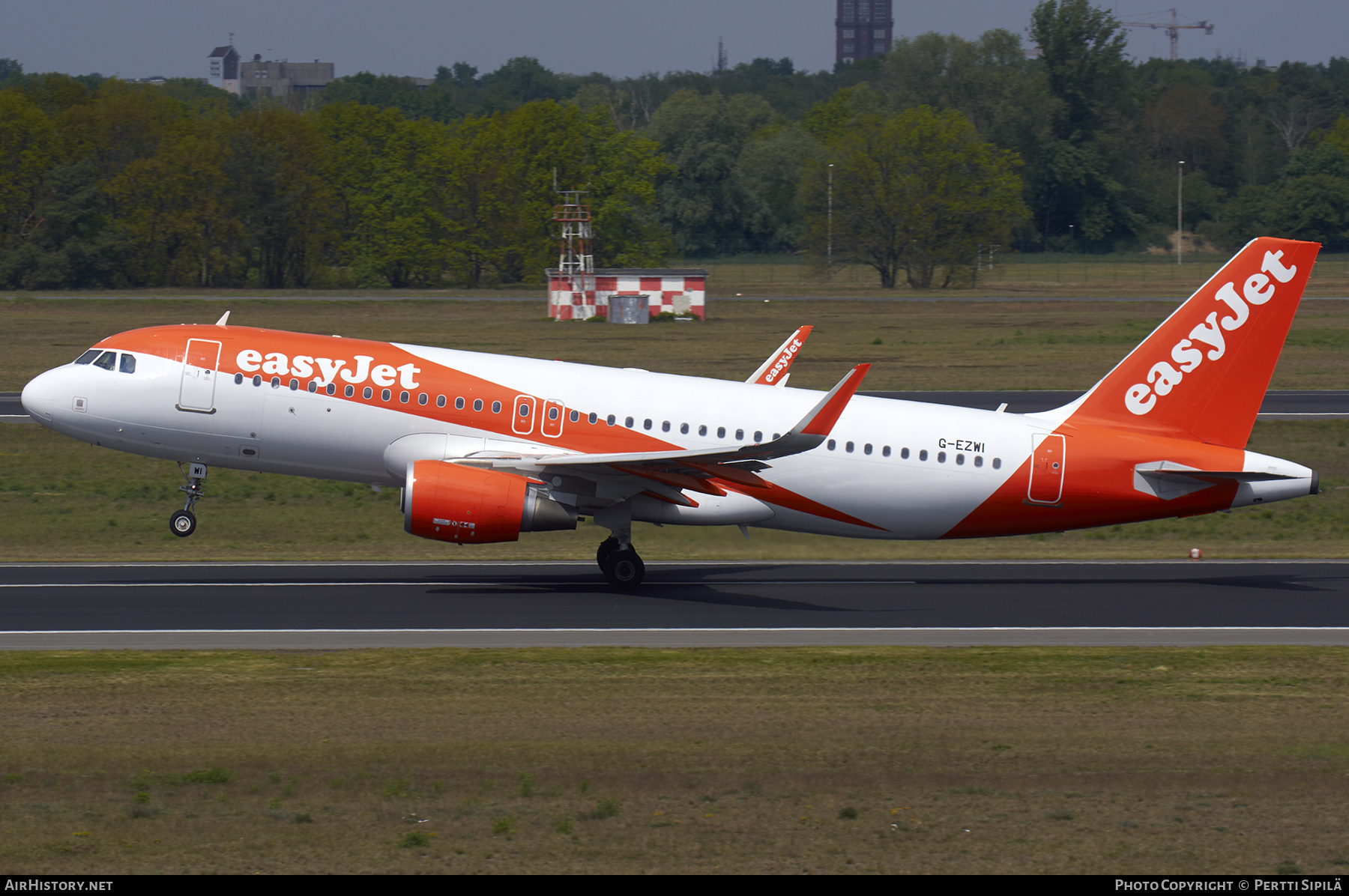 Aircraft Photo of G-EZWI | Airbus A320-214 | EasyJet | AirHistory.net #224826