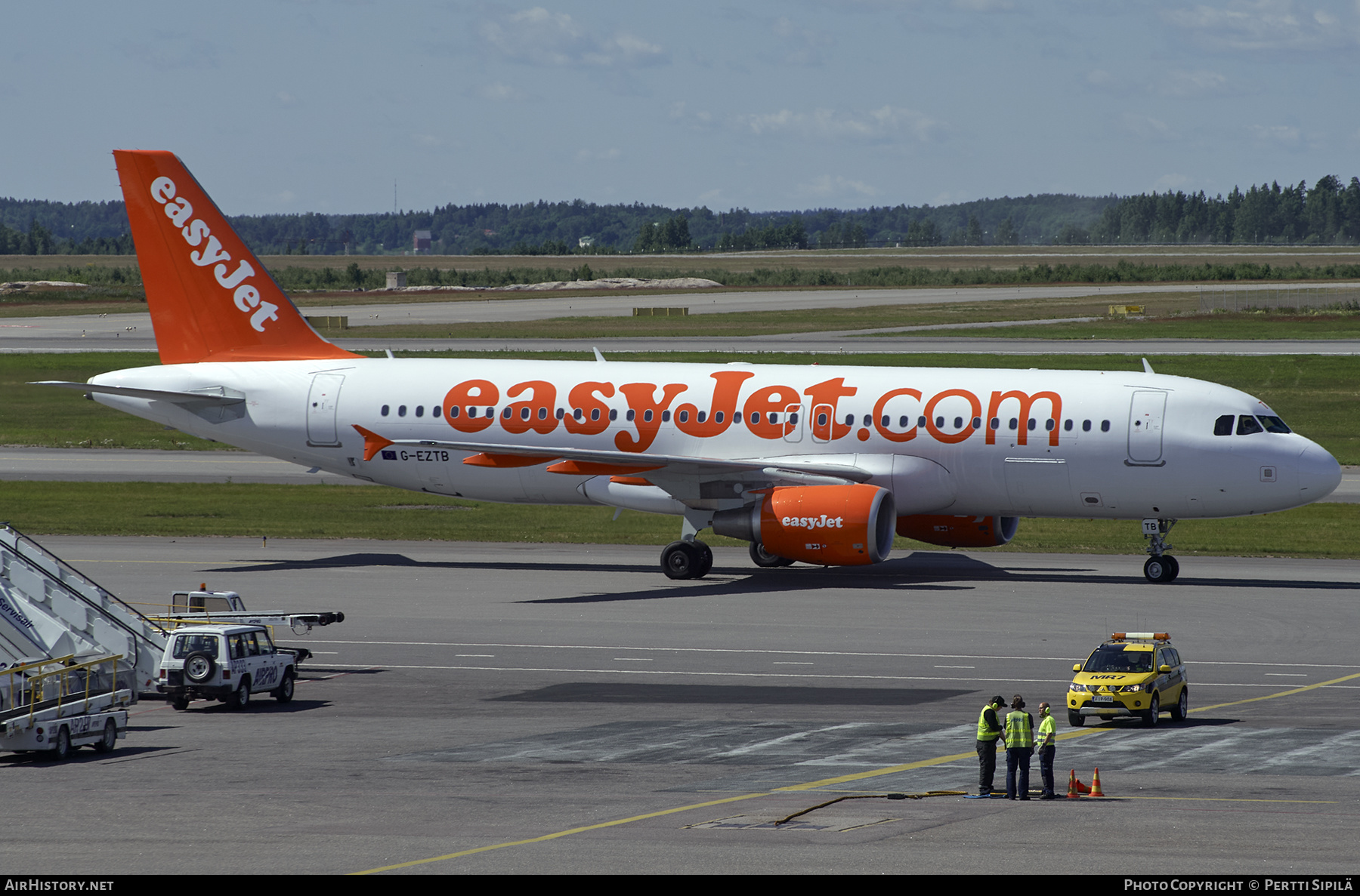 Aircraft Photo of G-EZTB | Airbus A320-214 | EasyJet | AirHistory.net #224836
