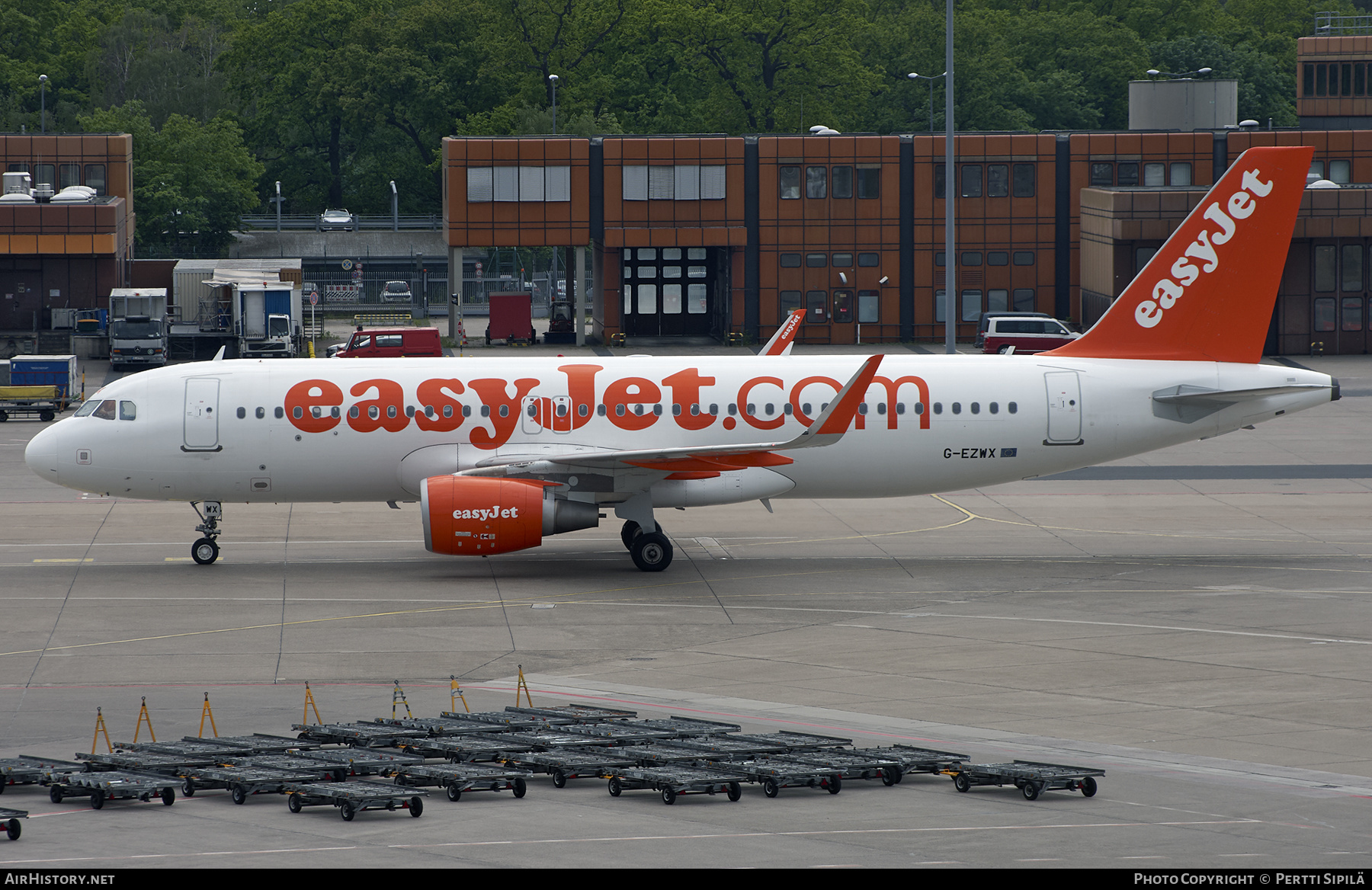 Aircraft Photo of G-EZWX | Airbus A320-214 | EasyJet | AirHistory.net #224871
