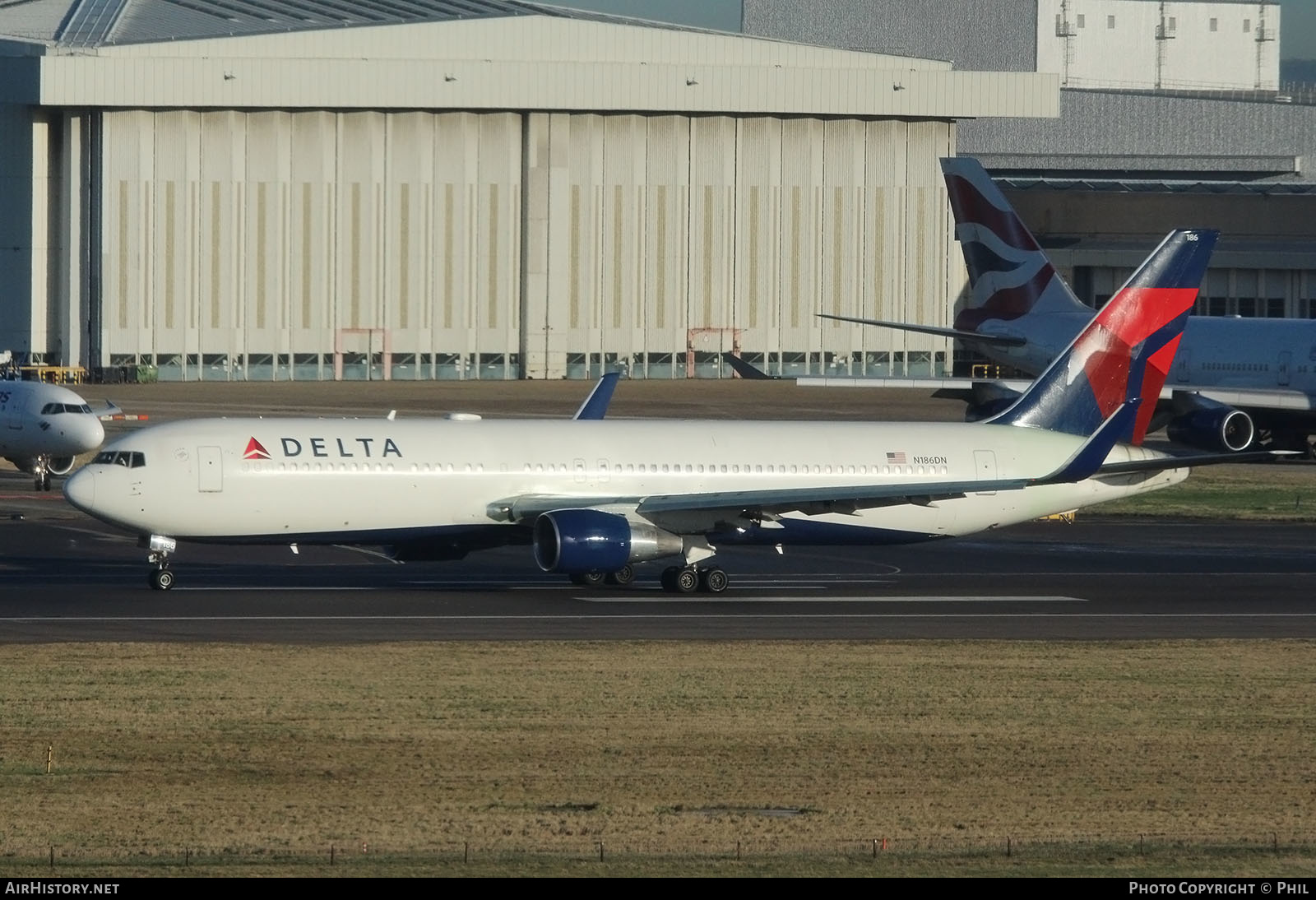 Aircraft Photo of N186DN | Boeing 767-332/ER | Delta Air Lines | AirHistory.net #226033