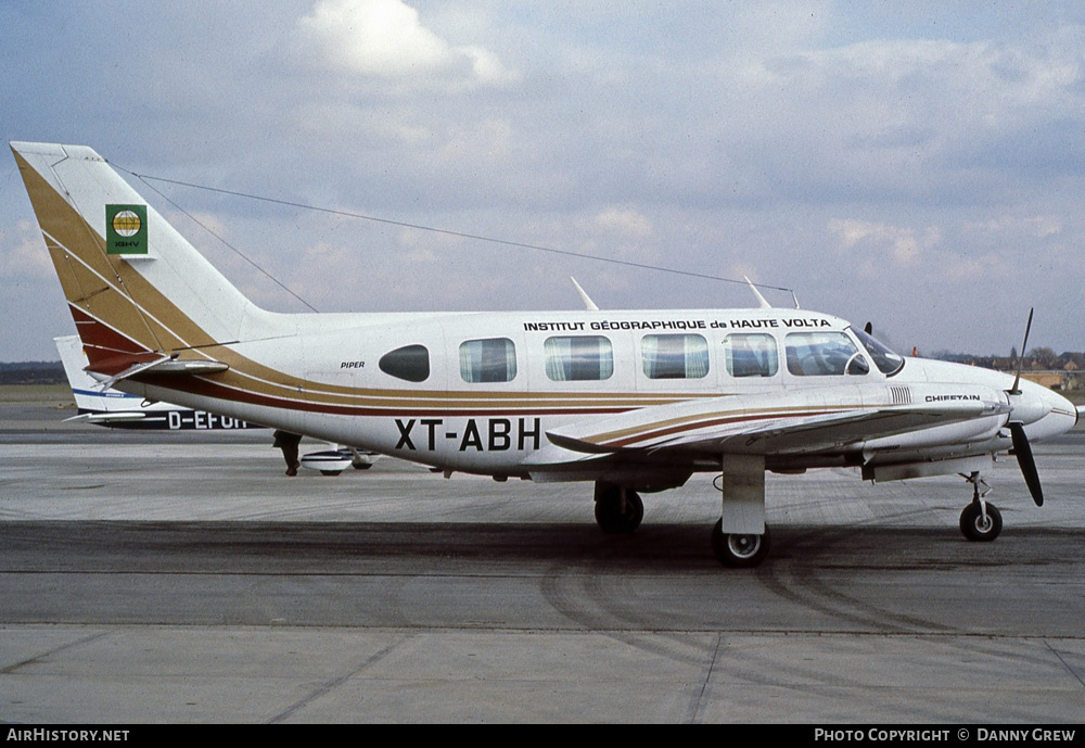 Aircraft Photo of XT-ABH | Piper PA-31-350 Navajo Chieftain | Institut Géographique de Haute Volta | AirHistory.net #226171