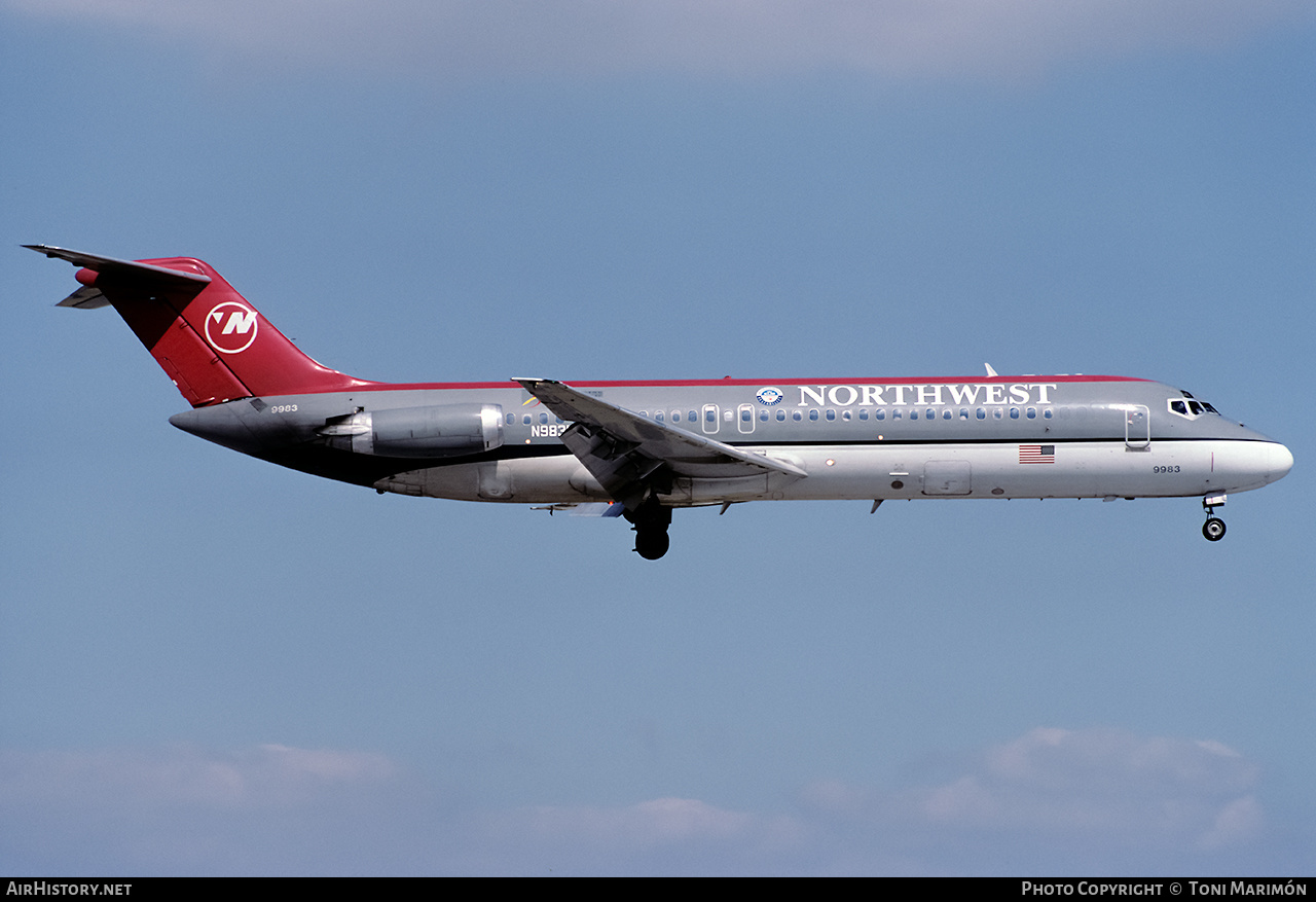 Aircraft Photo of N983US | McDonnell Douglas DC-9-32 | Northwest Airlines | AirHistory.net #226319