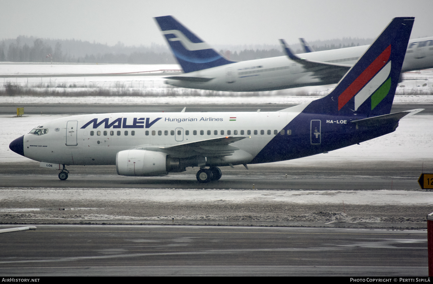 Aircraft Photo of HA-LOE | Boeing 737-6Q8 | Malév - Hungarian Airlines | AirHistory.net #226333