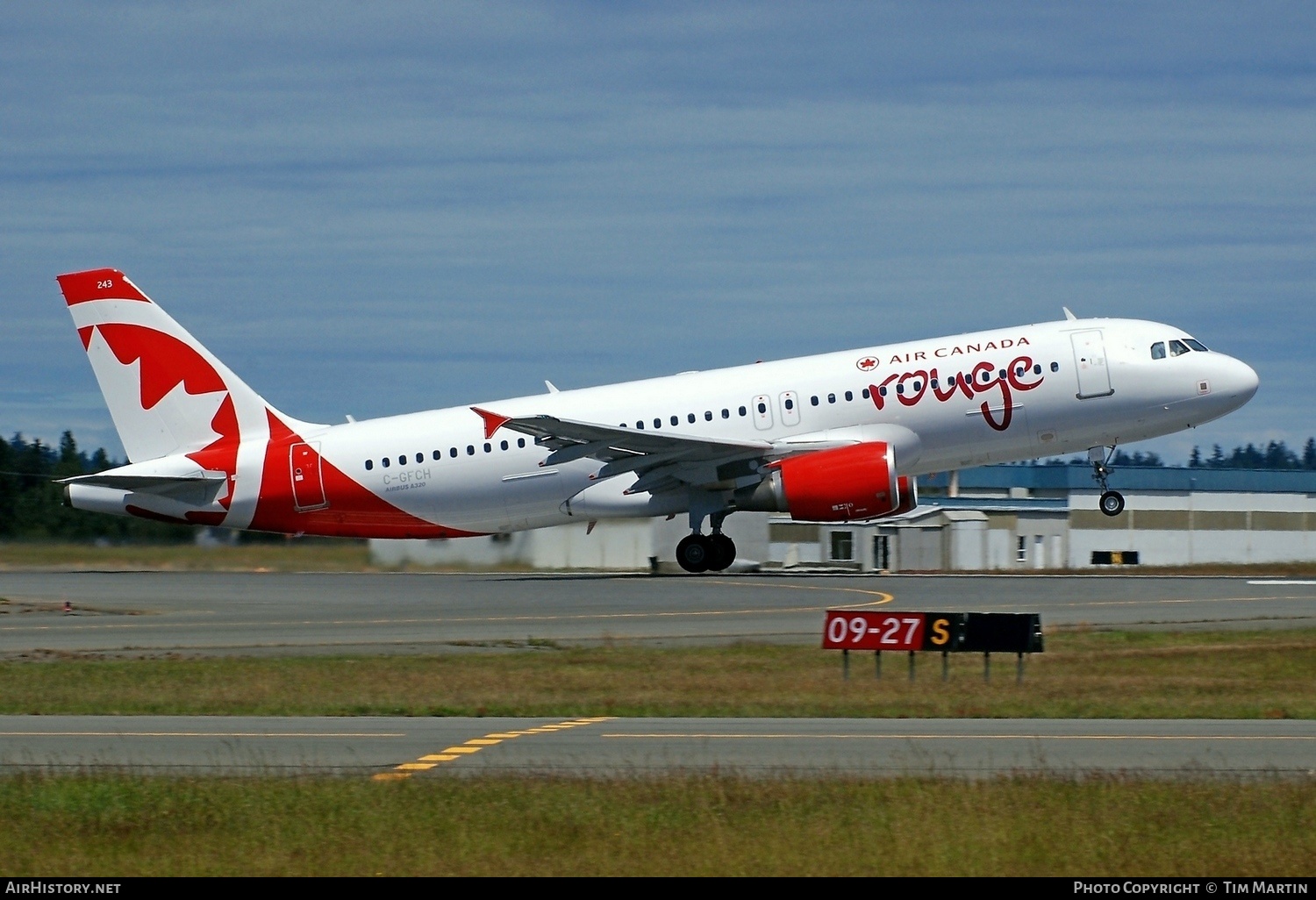 Aircraft Photo of C-GFCH | Airbus A320-214 | Air Canada Rouge | AirHistory.net #226497