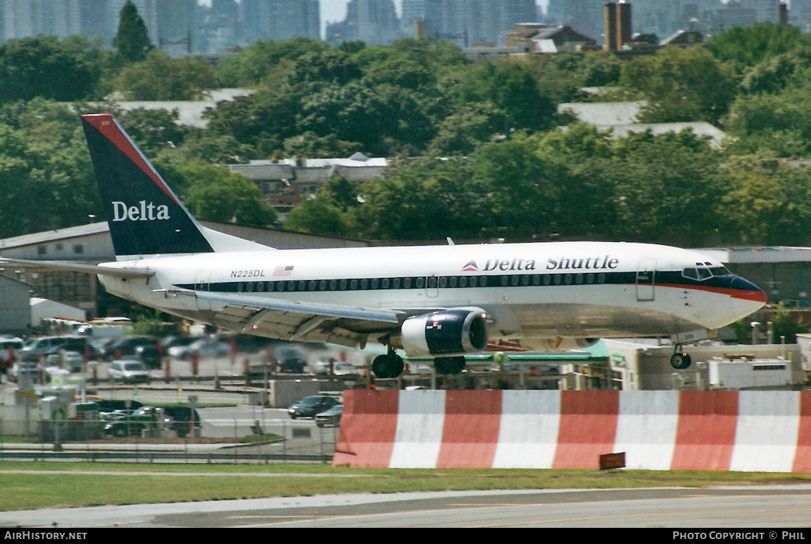 Aircraft Photo of N225DL | Boeing 737-35B | Delta Shuttle | AirHistory.net #226692