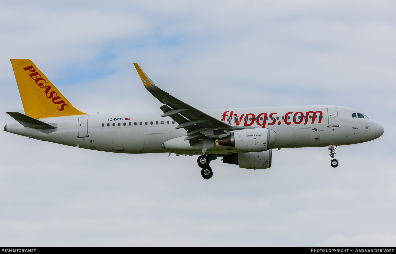 Aircraft Photo of TC-DCB | Airbus A320-214 | Pegasus Airlines | AirHistory.net #226748