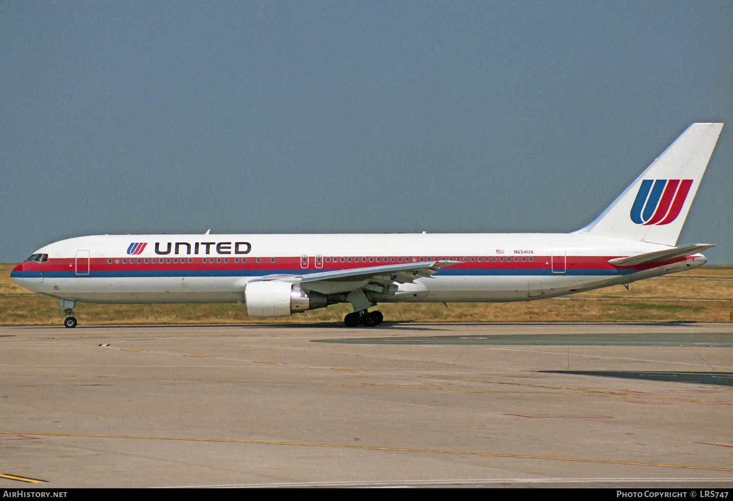 Aircraft Photo of N654UA | Boeing 767-322/ER | United Airlines | AirHistory.net #226997