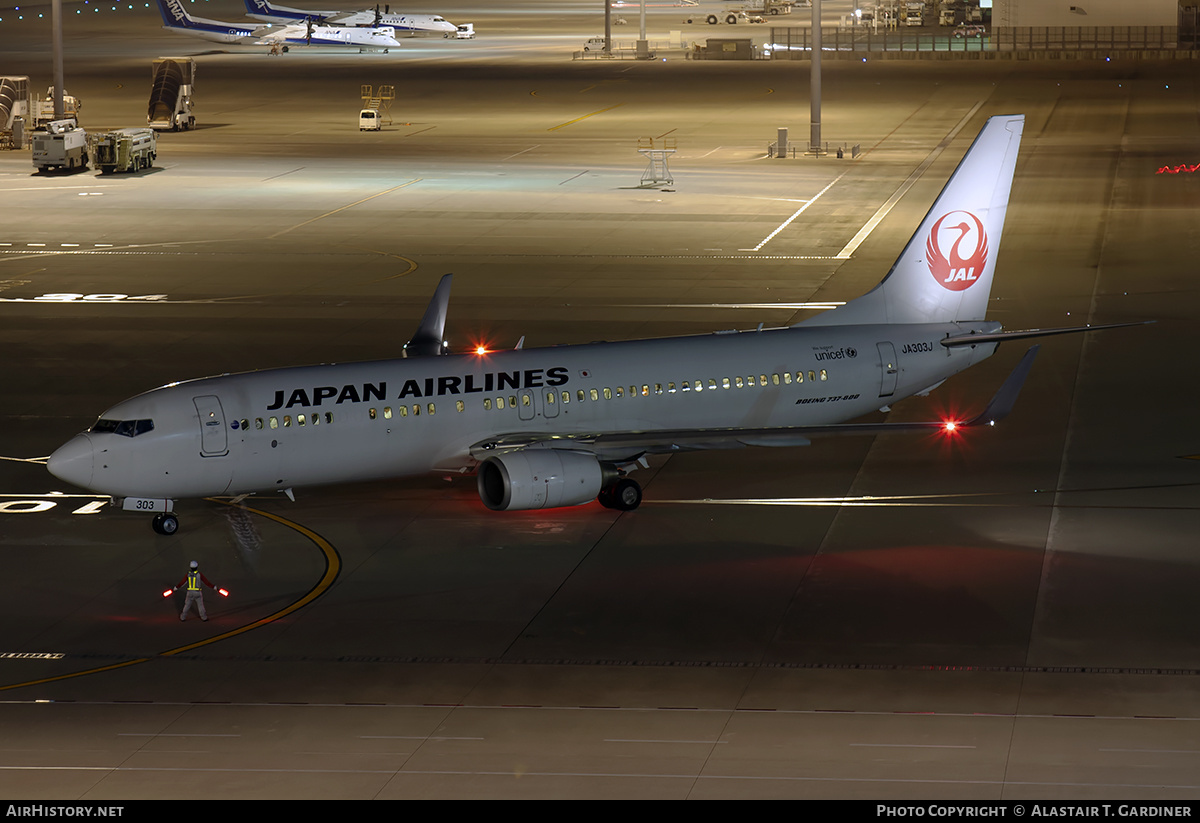 Aircraft Photo of JA303J | Boeing 737-846 | Japan Airlines - JAL | AirHistory.net #227204