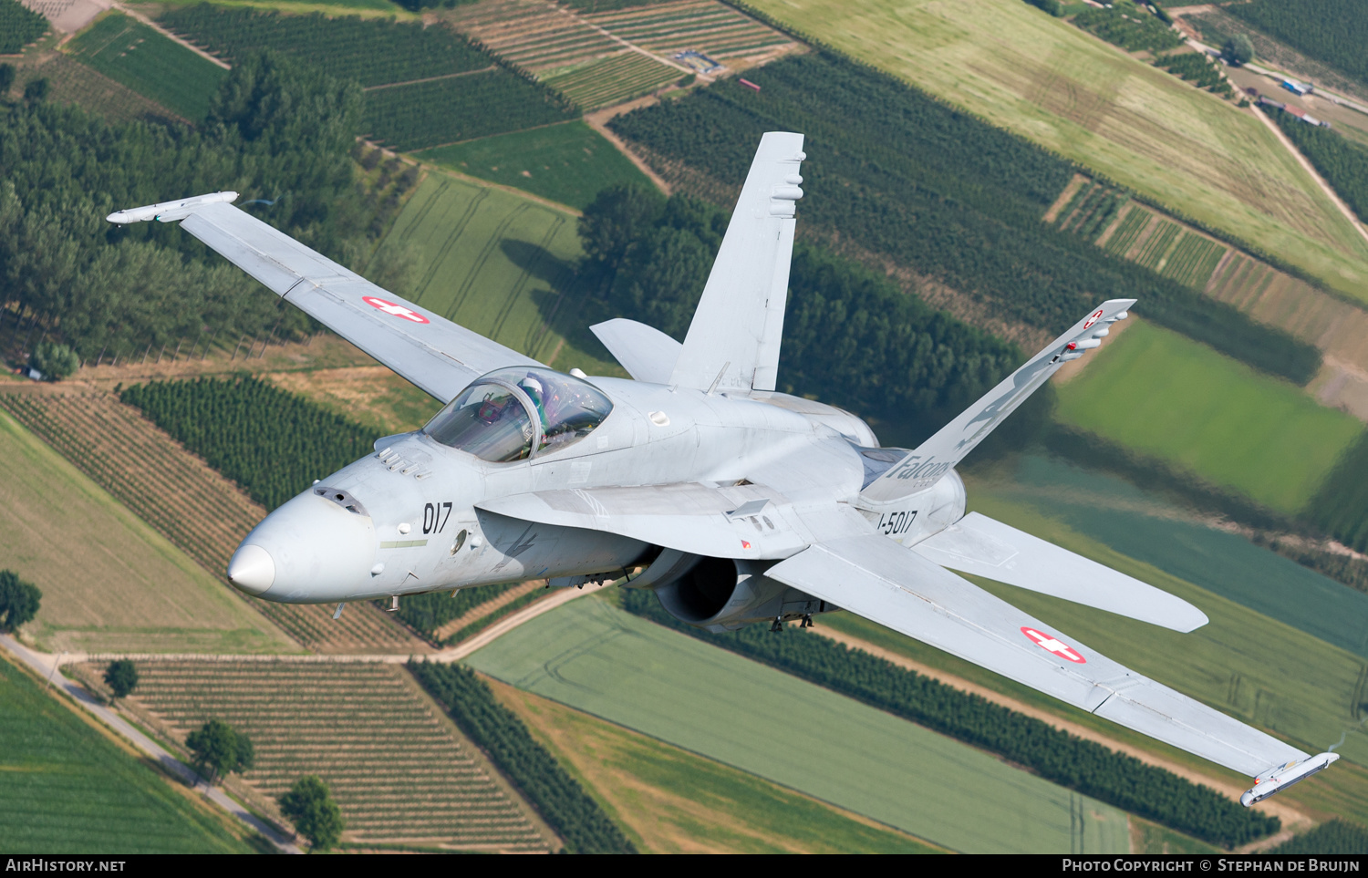 Aircraft Photo of J-5017 | McDonnell Douglas F/A-18C Hornet | Switzerland - Air Force | AirHistory.net #227424