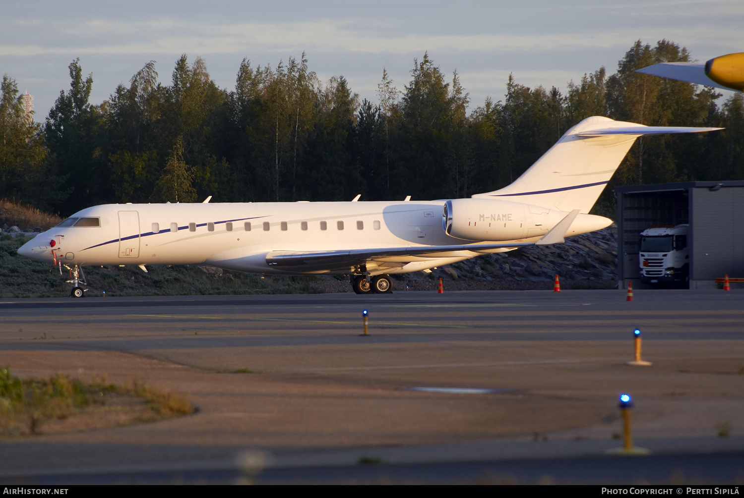 Aircraft Photo of M-NAME | Bombardier Global 6000 (BD-700-1A10) | AirHistory.net #227430