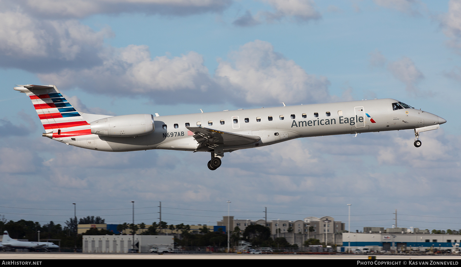 Aircraft Photo of N697AB | Embraer ERJ-145LR (EMB-145LR) | American Eagle | AirHistory.net #227483