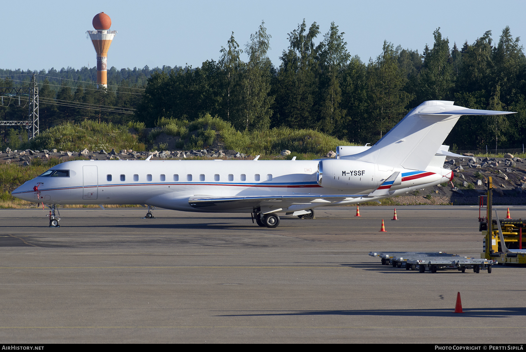 Aircraft Photo of M-YSSF | Bombardier Global 6000 (BD-700-1A10) | AirHistory.net #227490