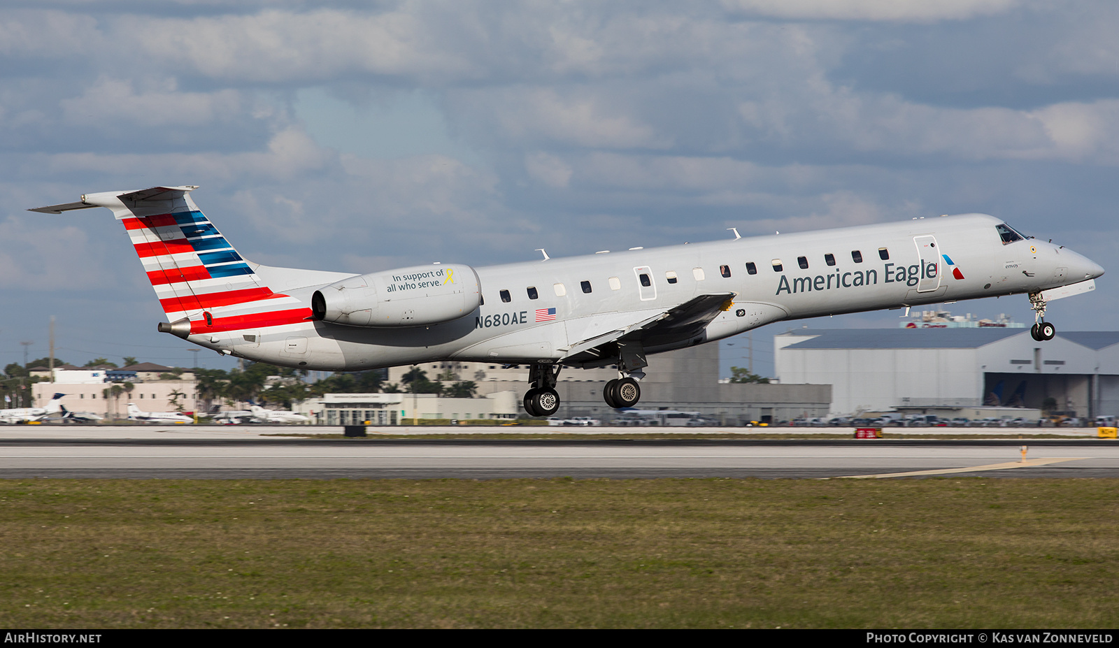 Aircraft Photo of N680AE | Embraer ERJ-145LR (EMB-145LR) | American Eagle | AirHistory.net #227499