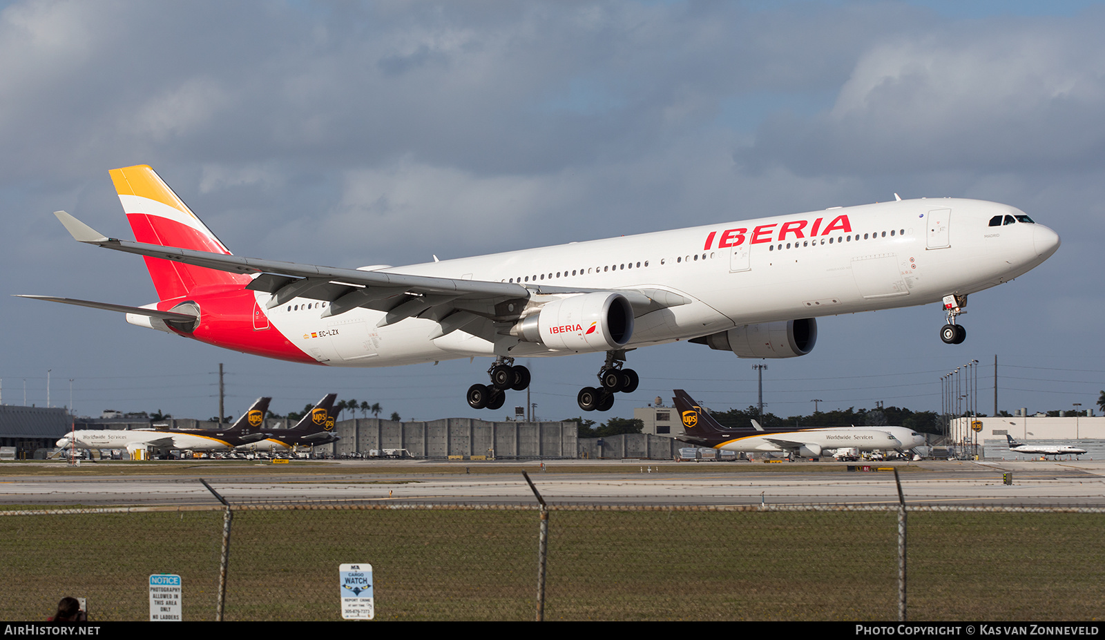 Aircraft Photo of EC-LZX | Airbus A330-302 | Iberia | AirHistory.net #227640