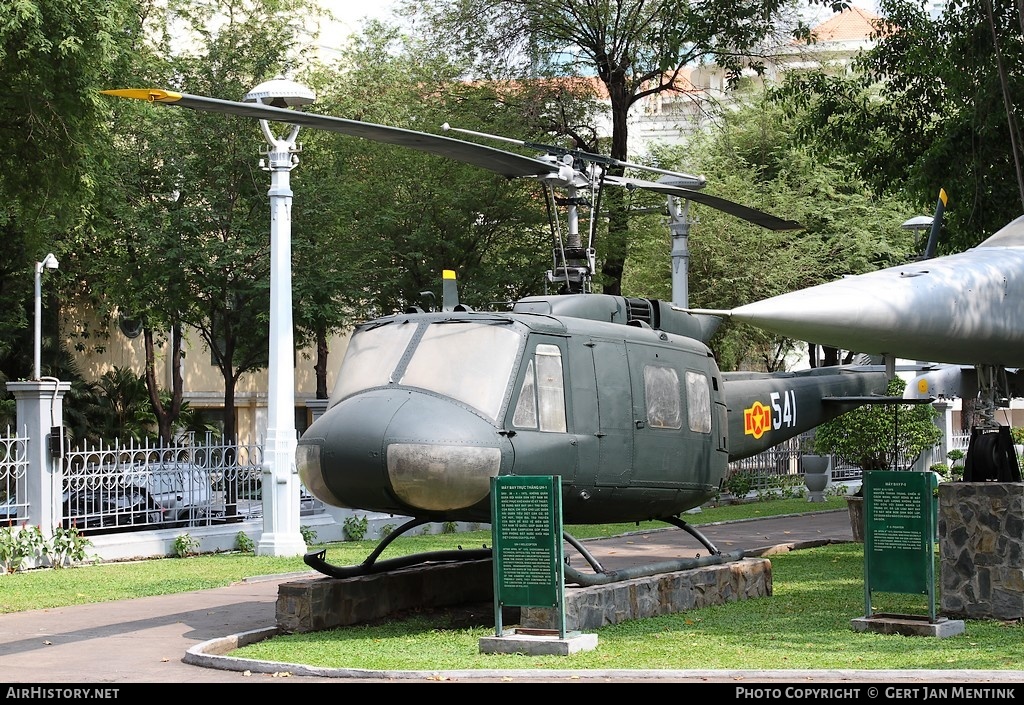 Aircraft Photo of 541 | Bell UH-1D Iroquois | Vietnam - Air Force | AirHistory.net #227812