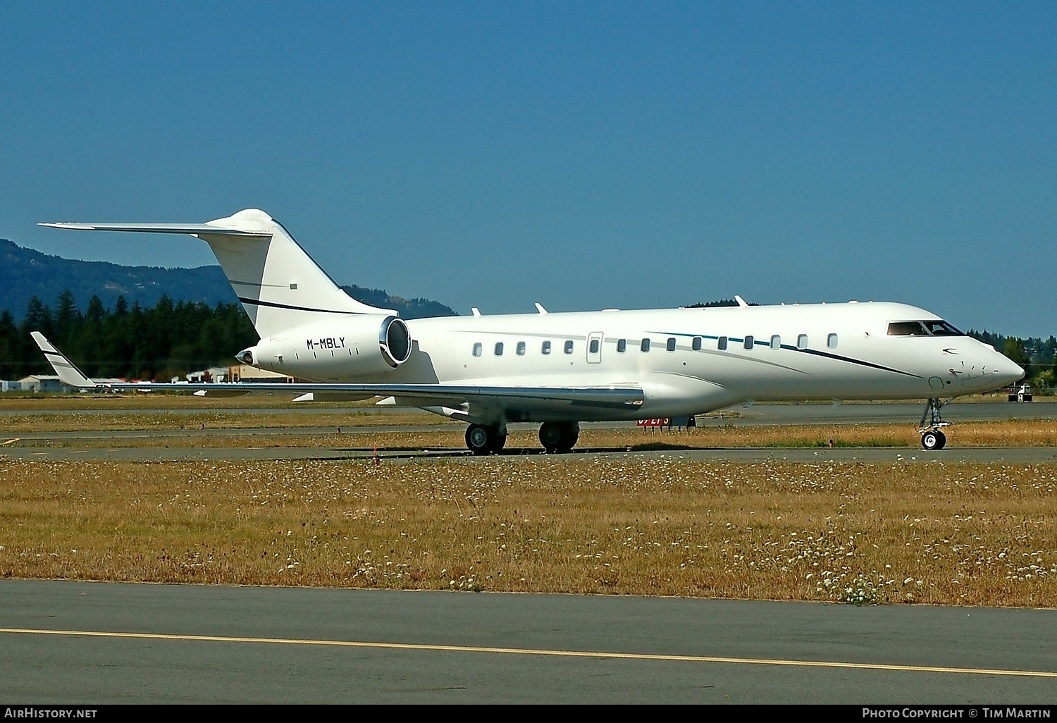 Aircraft Photo of M-MBLY | Bombardier Global 6000 (BD-700-1A10) | AirHistory.net #227906
