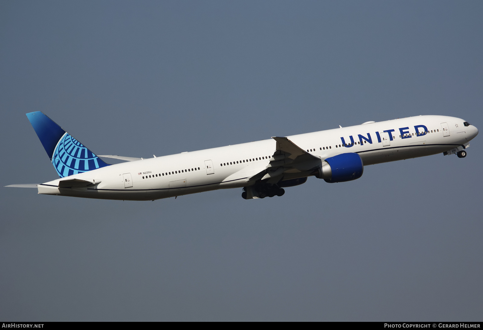 Aircraft Photo of N2251U | Boeing 777-300/ER | United Airlines | AirHistory.net #228254