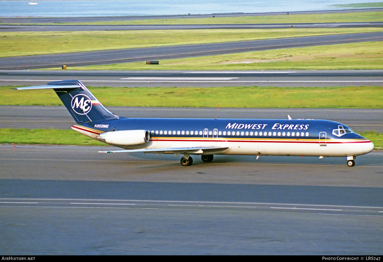 Aircraft Photo of N202ME | McDonnell Douglas DC-9-32 | Midwest Express Airlines | AirHistory.net #228275