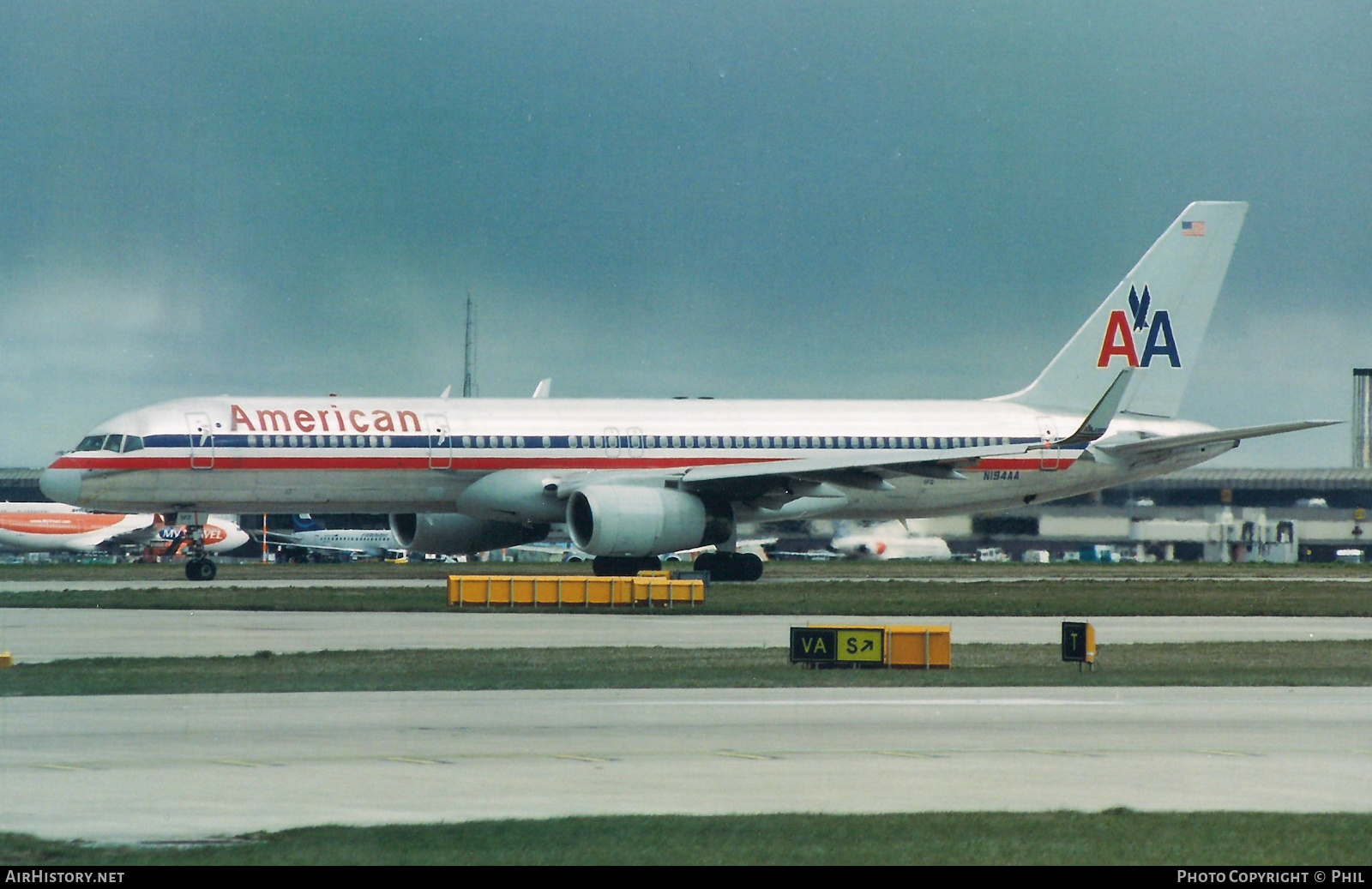 Aircraft Photo of N194AA | Boeing 757-223 | American Airlines | AirHistory.net #228333