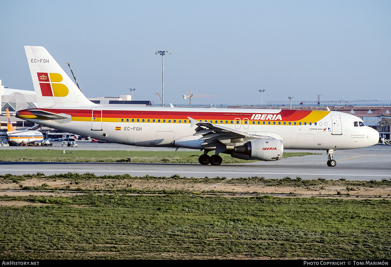 Aircraft Photo of EC-FGH | Airbus A320-211 | Iberia | AirHistory.net #228337