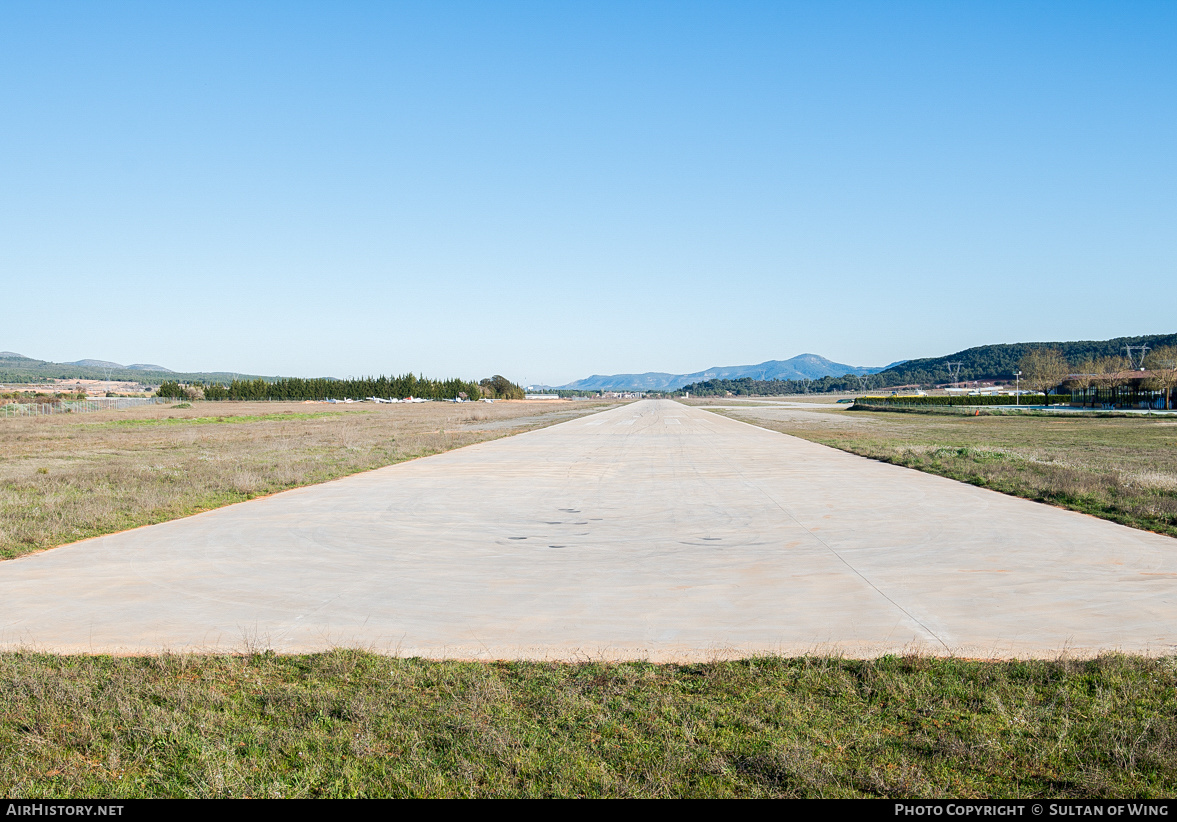 Airport photo of Requena (LERE) in Spain | AirHistory.net #228552